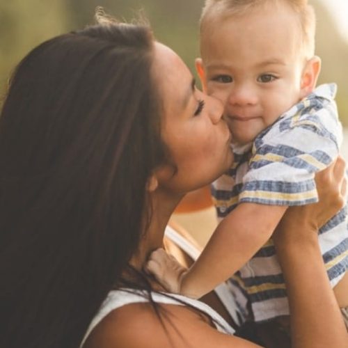 Women with Kid – Hawaii Surrogacy Women with Kid - Hawaii Surrogacy